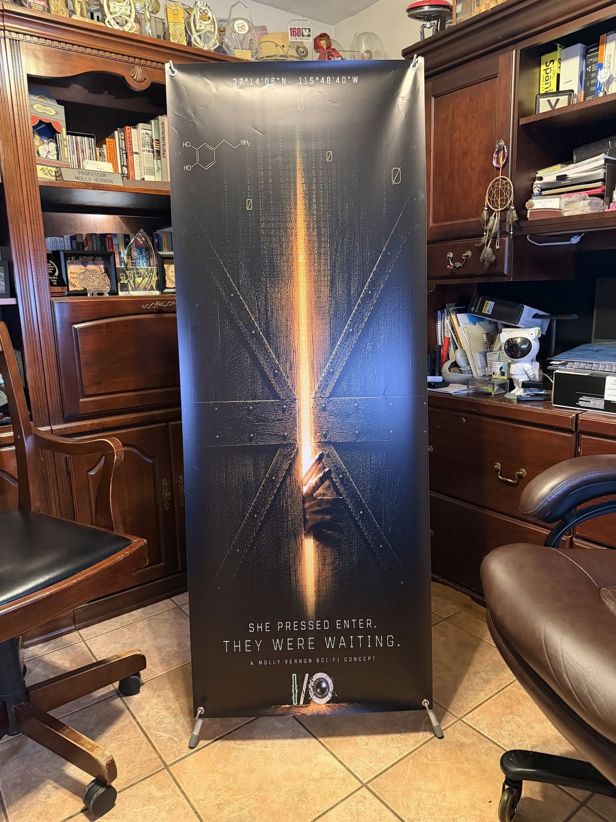 Photograph of the physical standing I/O threshold banner.
